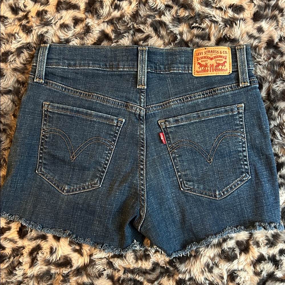 Levi Strauss jean shorts size 27 new never worn  never washed - Picture 4 of 13